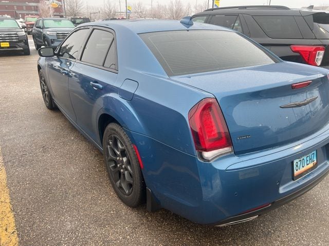 2023 Chrysler 300 Touring L photo 4