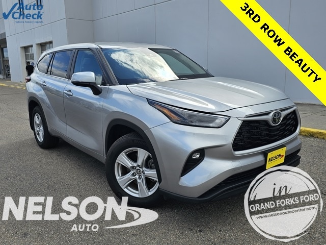 2024 Toyota Highlander LE's photo