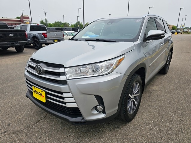 Used 2019 Toyota Highlander XLE with VIN 5TDJZRFH3KS947156 for sale in Grand Forks, ND