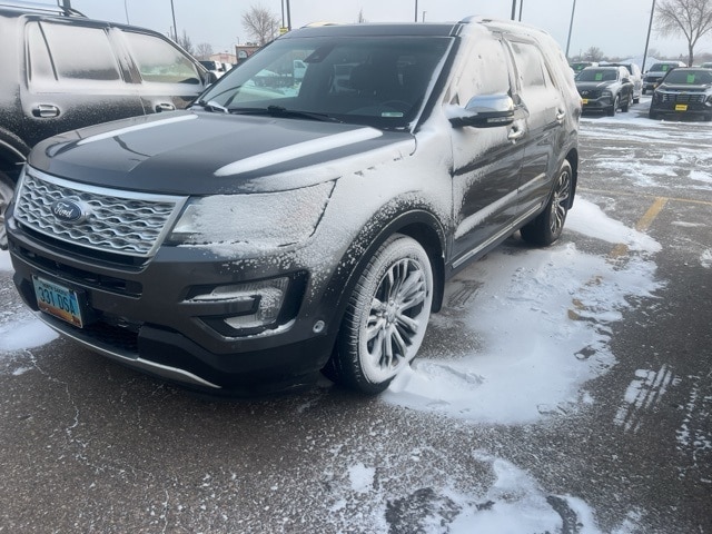 2017 Ford Explorer Platinum photo 2
