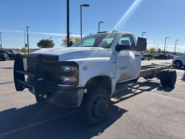 2023 Chevrolet Silverado 4500HD Work Truck photo 2