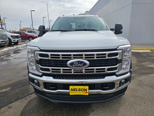 2025 Ford F-550 photo 3