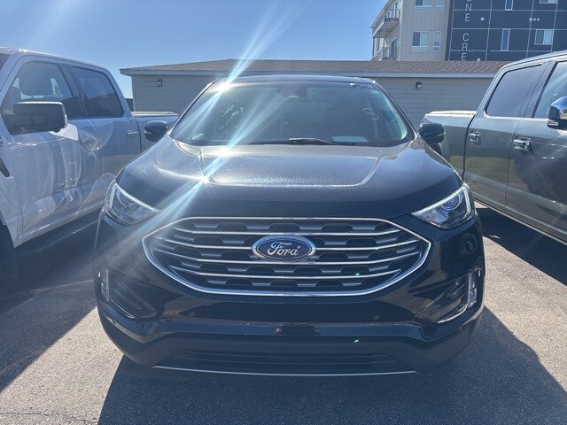 2024 Ford Edge Titanium photo 2