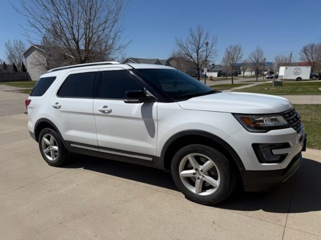 Used 2017 Ford Explorer XLT SUV