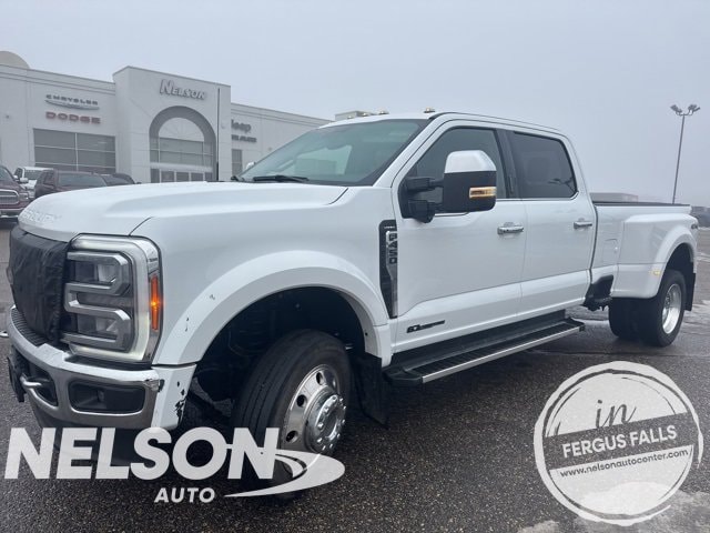 2023 Ford F-450 Super Duty Lariat's photo