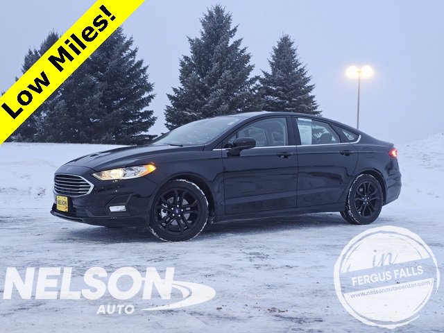 2019 Ford Fusion SE's photo