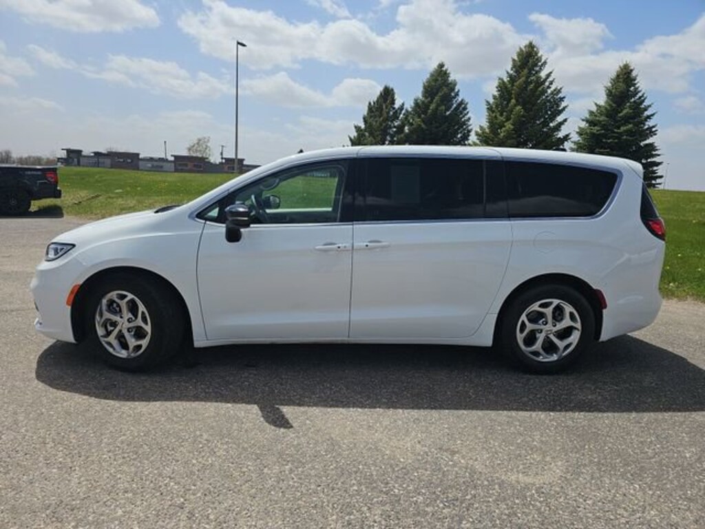 Used 2024 Chrysler Pacifica Limited Van Passenger Van
