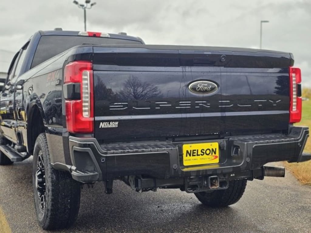 Used 2025 Ford Super Duty F-350 SRW Lariat Truck Crew Cab