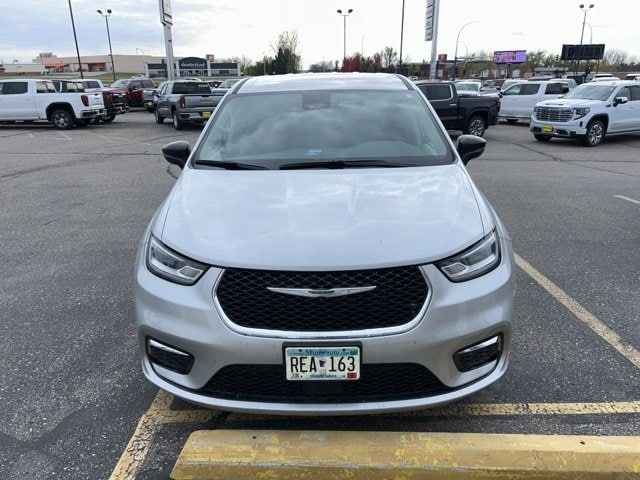 Used 2024 Chrysler Pacifica Touring L with VIN 2C4RC3BG0RR169738 for sale in Fergus Falls, Minnesota