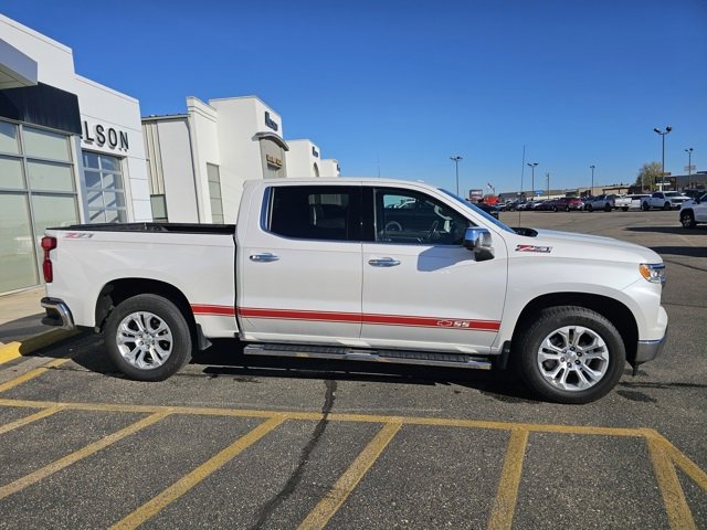 2022 Chevrolet Silverado 1500 LTZ photo 3