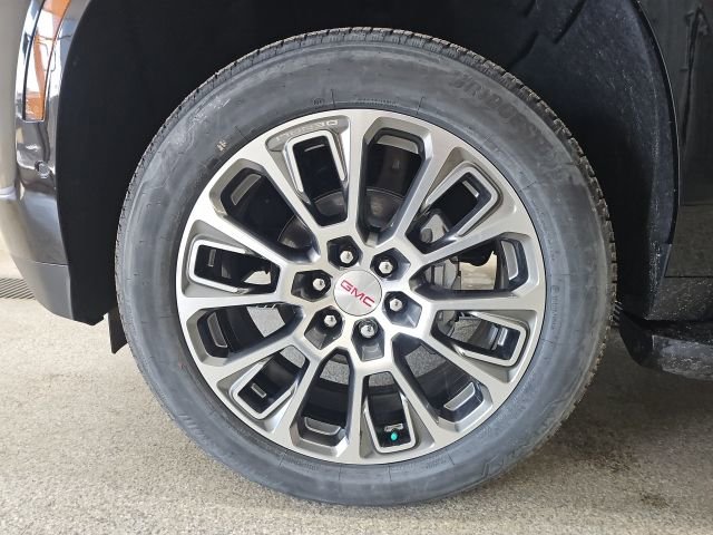2026 GMC Yukon XL Denali - Photo 10