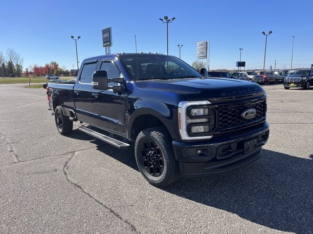 2025 Ford F-350 Lariat photo 3