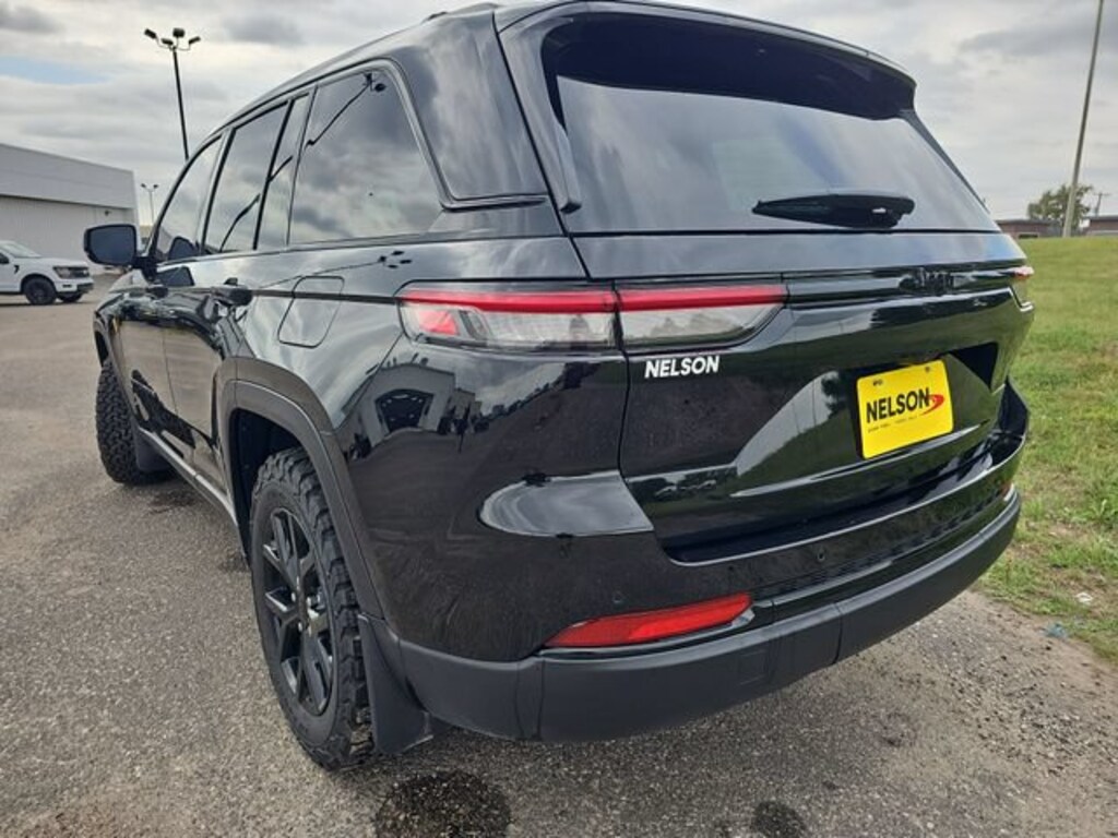 Used 2025 Jeep Grand Cherokee Altitude SUV