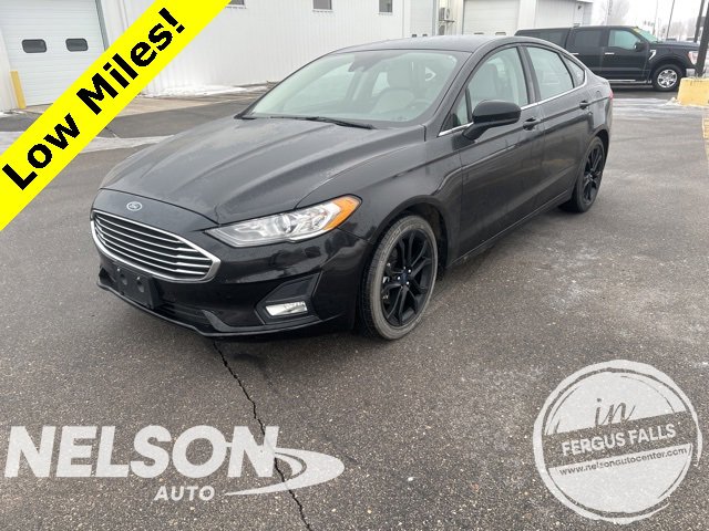 2019 Ford Fusion SE's photo