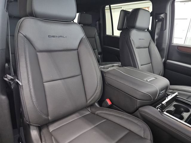 2026 GMC Yukon XL Denali - Photo 13