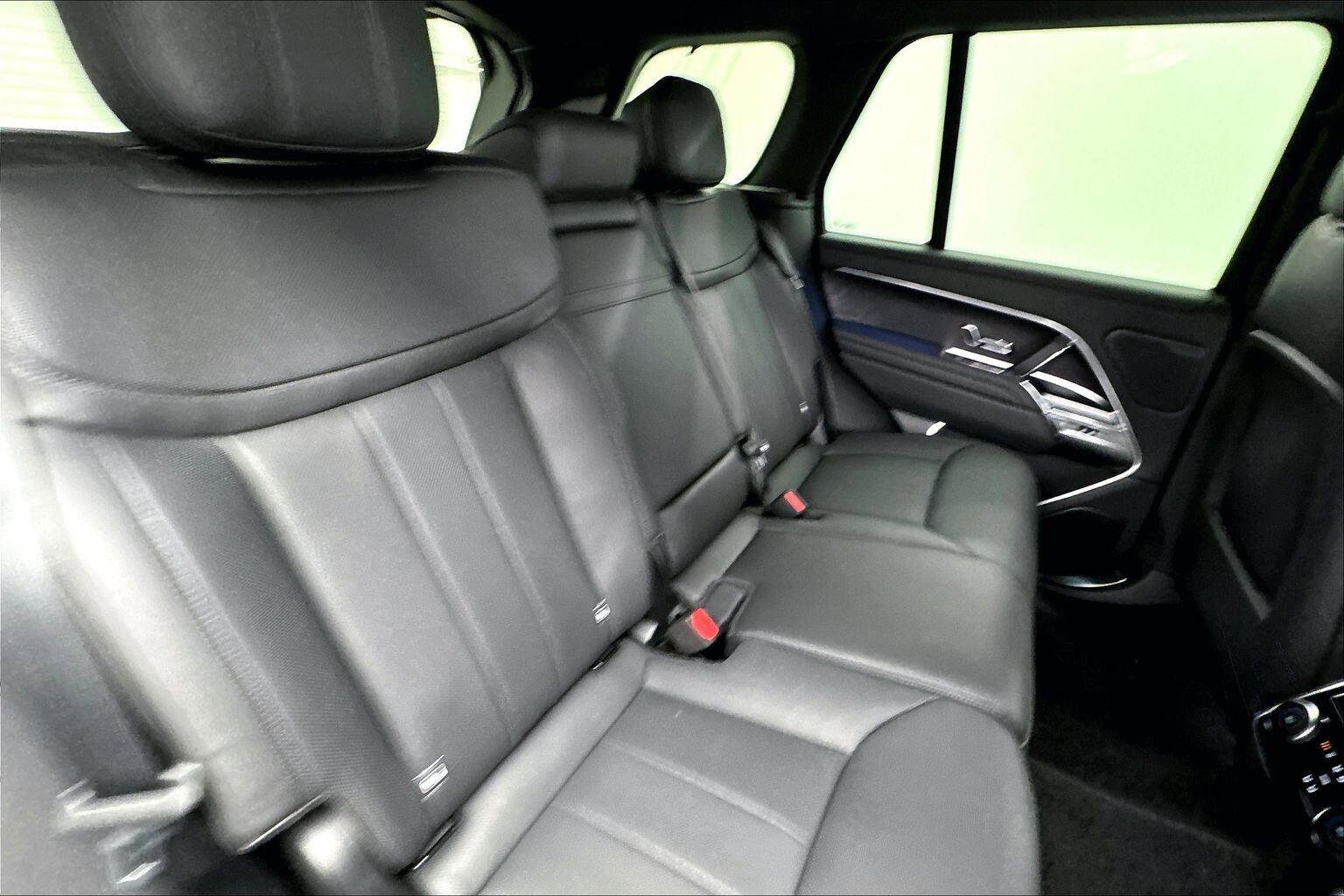 2025 Land Rover Range Rover SE - Photo 22