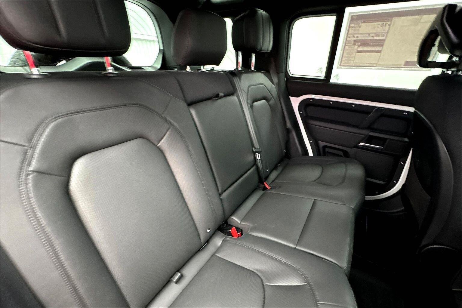 2026 Land Rover Defender V8 - Photo 15