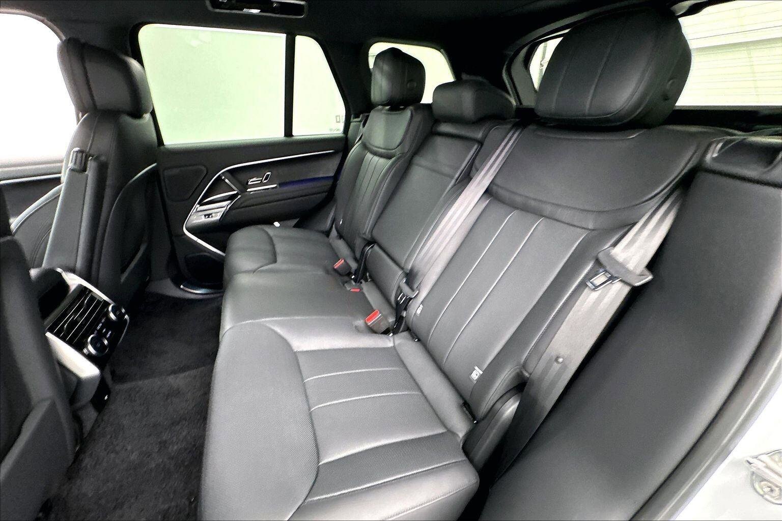 2025 Land Rover Range Rover SE - Photo 20