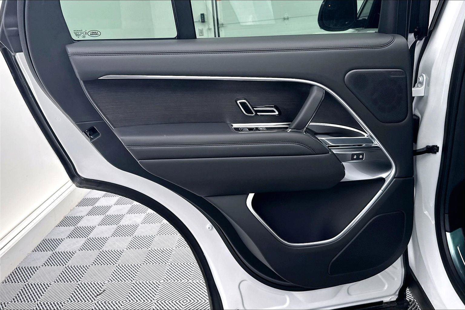 2025 Land Rover Range Rover SE - Photo 21
