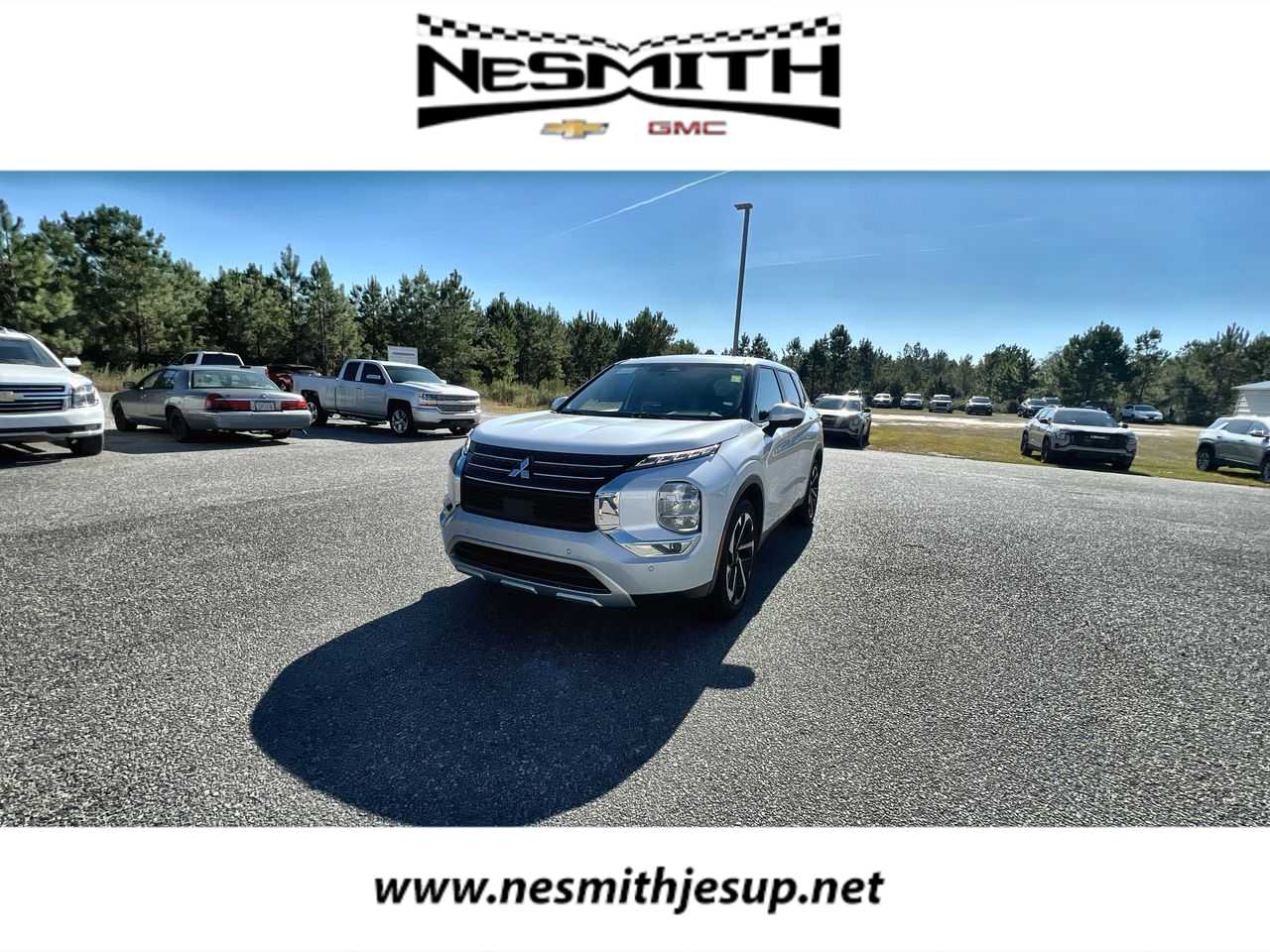 2024 Mitsubishi Outlander SE's photo