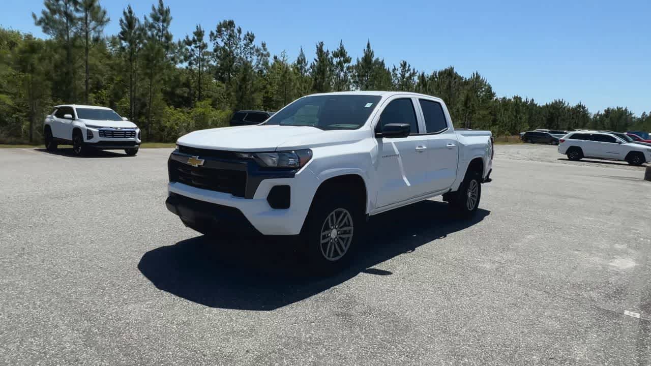 2025 Chevrolet Colorado Work Truck LT photo 3
