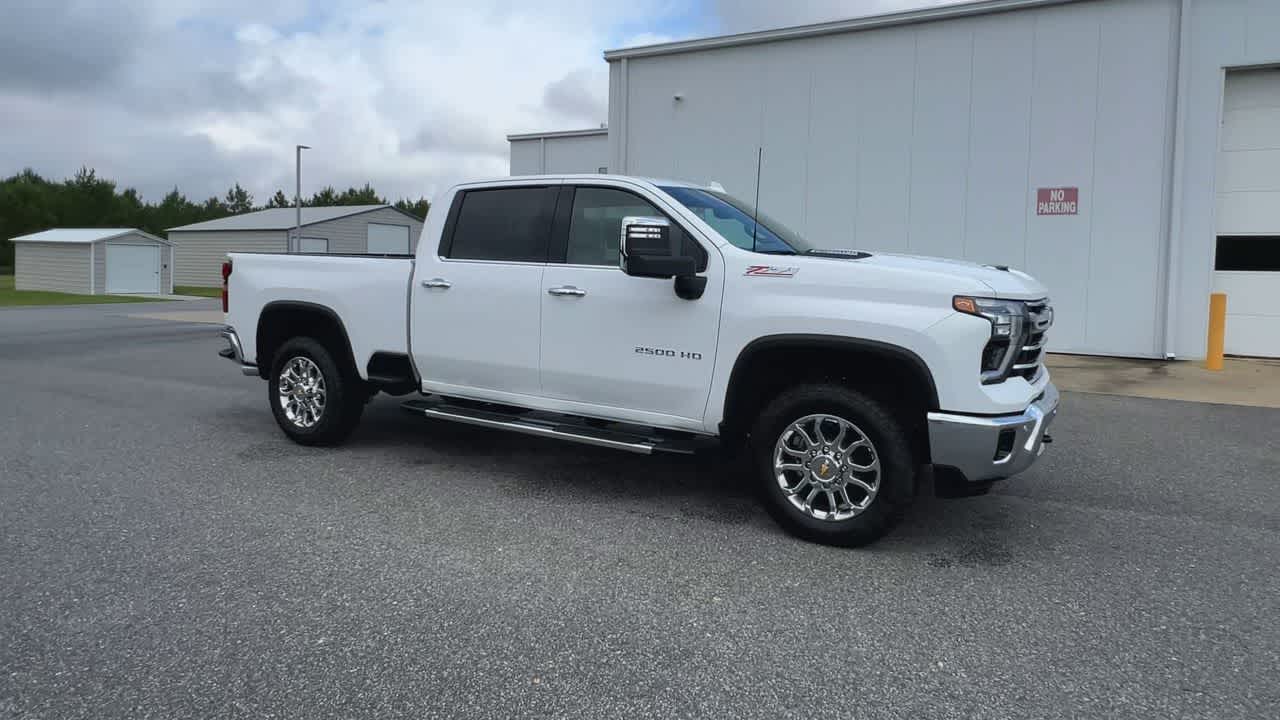 2025 Chevrolet Silverado 2500HD LTZ photo 2