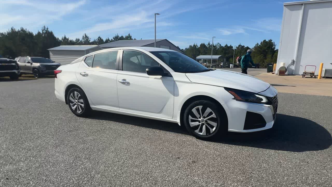 Used 2024 Nissan Altima S with VIN 1N4BL4BV6RN317383 for sale in Jesup, GA