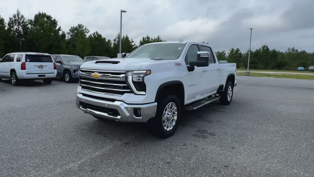 2025 Chevrolet Silverado 2500HD LTZ photo 4