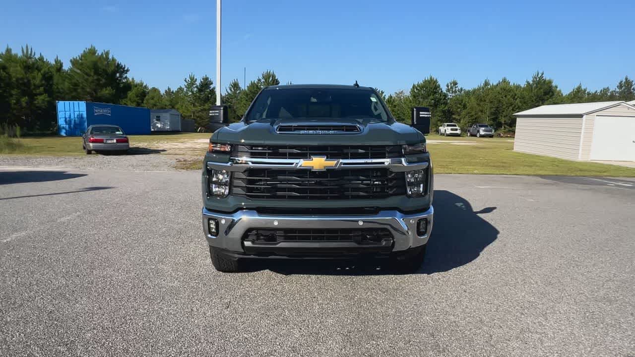 2025 Chevrolet Silverado 2500HD LT photo 2