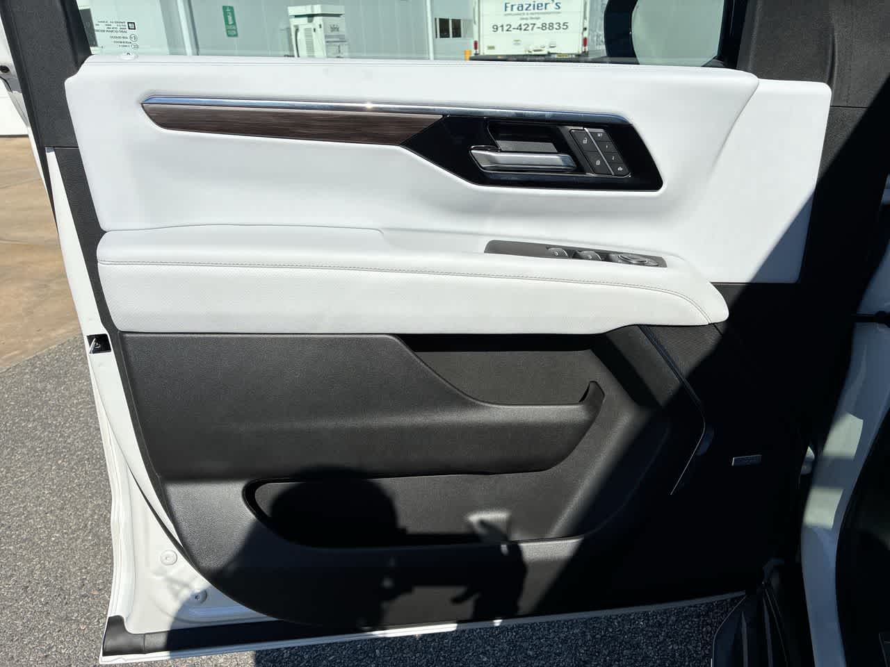 2025 Chevrolet Tahoe Premier - Photo 23