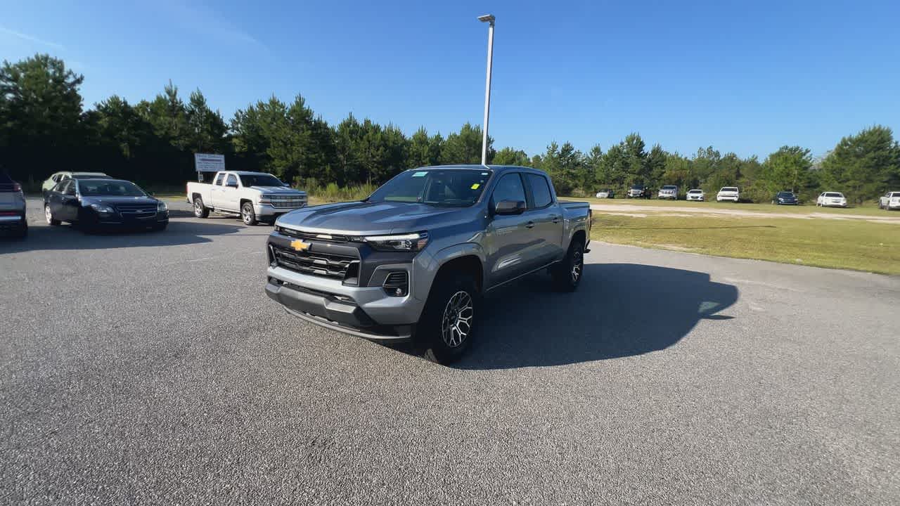 2023 Chevrolet Colorado LT photo 3