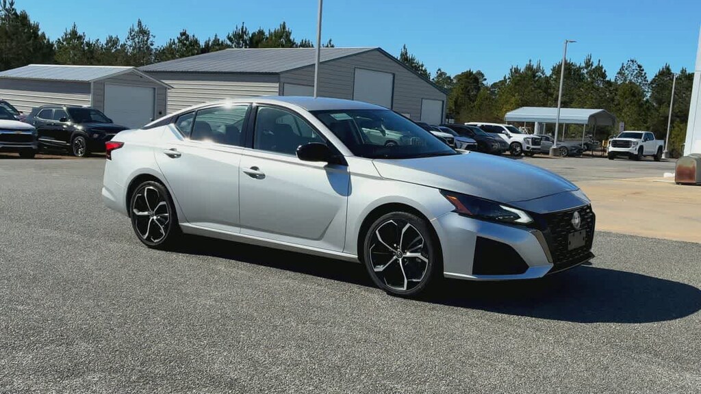 Used 2024 Nissan Altima 2.5 SR