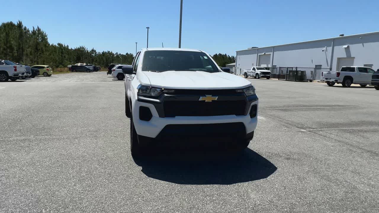 2025 Chevrolet Colorado Work Truck LT photo 2