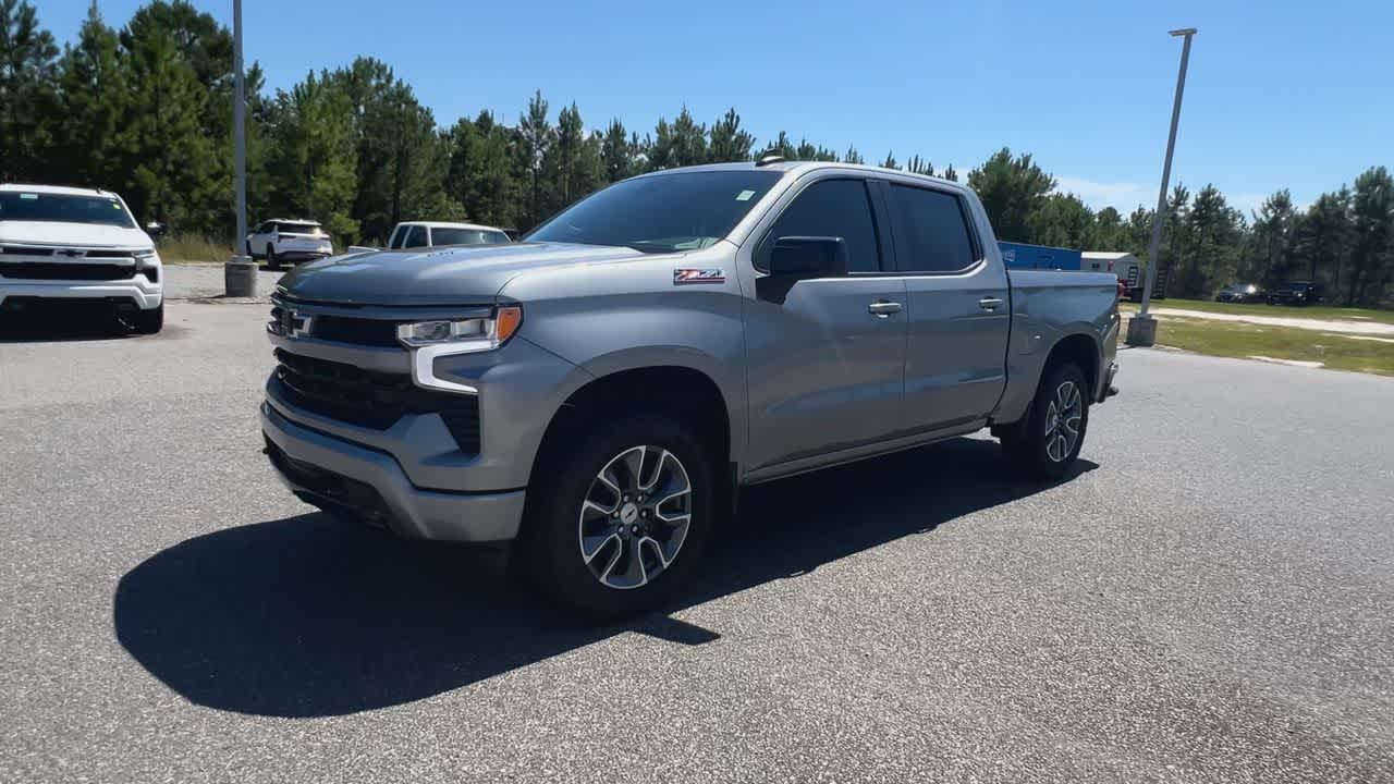 2025 Chevrolet Silverado 1500 RST photo 3