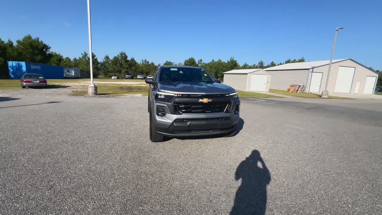 2023 Chevrolet Colorado LT photo 2