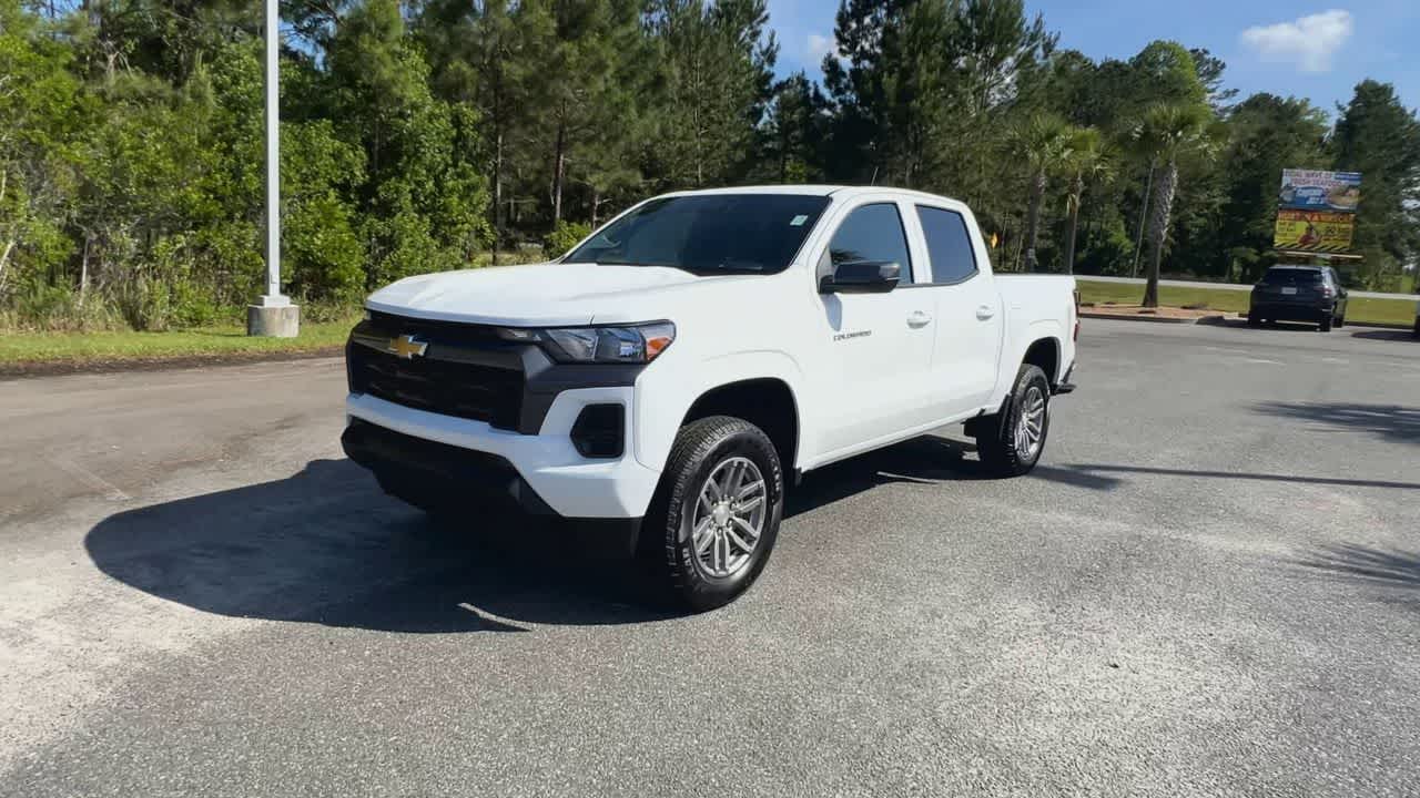 2025 Chevrolet Colorado Work Truck LT photo 3