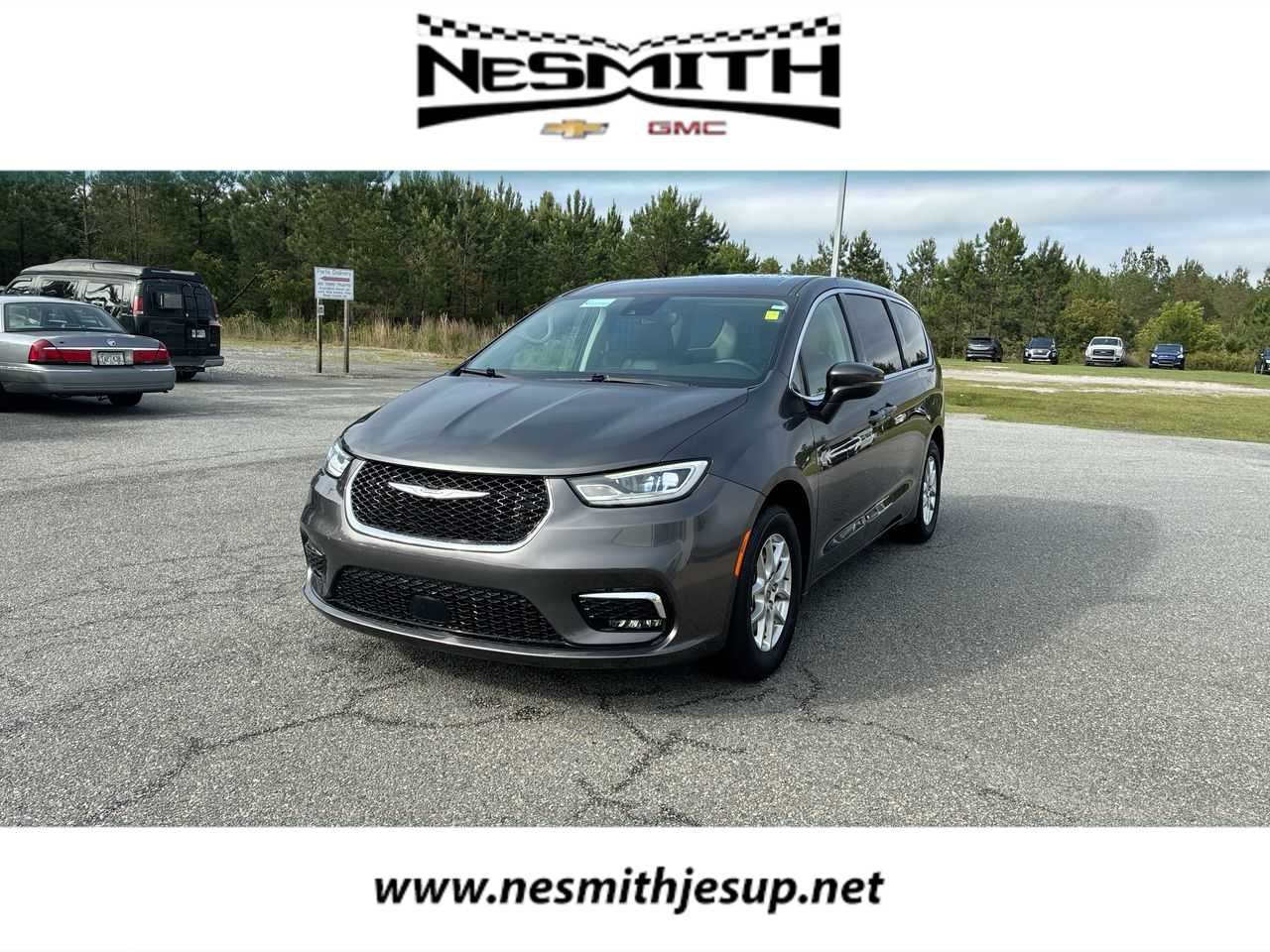 2023 Chrysler Pacifica Touring L's photo