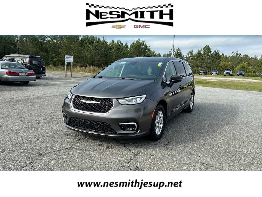 Used 2023 Chrysler Pacifica Touring L