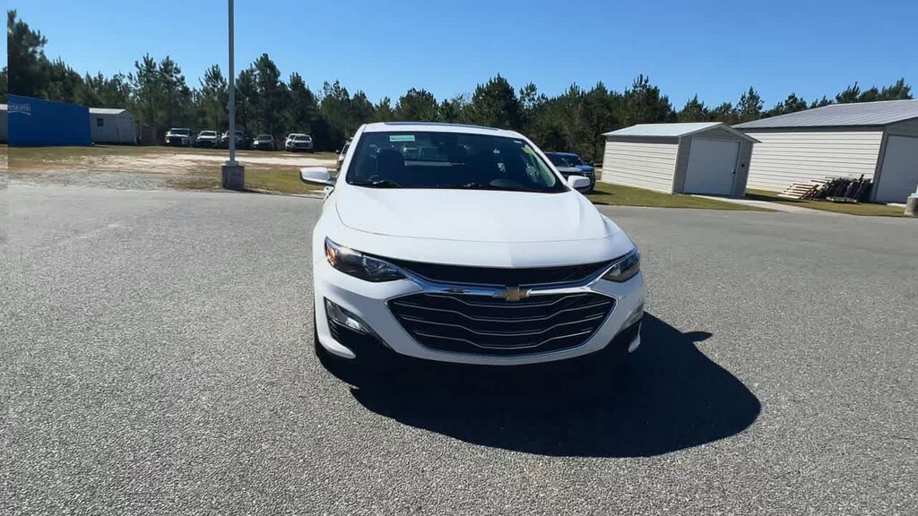 2024 Chevrolet Malibu 1LT photo 2
