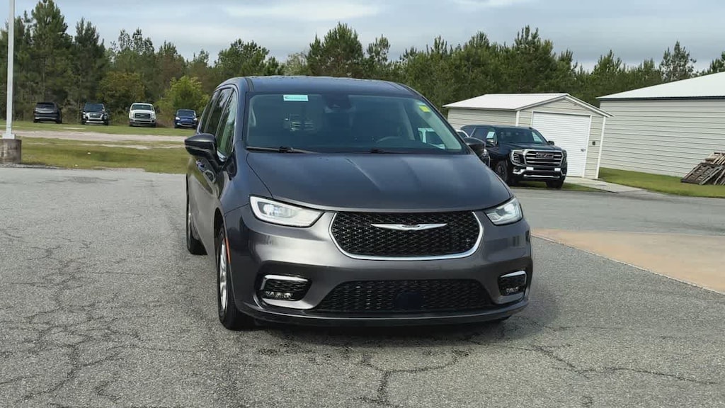 Used 2023 Chrysler Pacifica Touring L