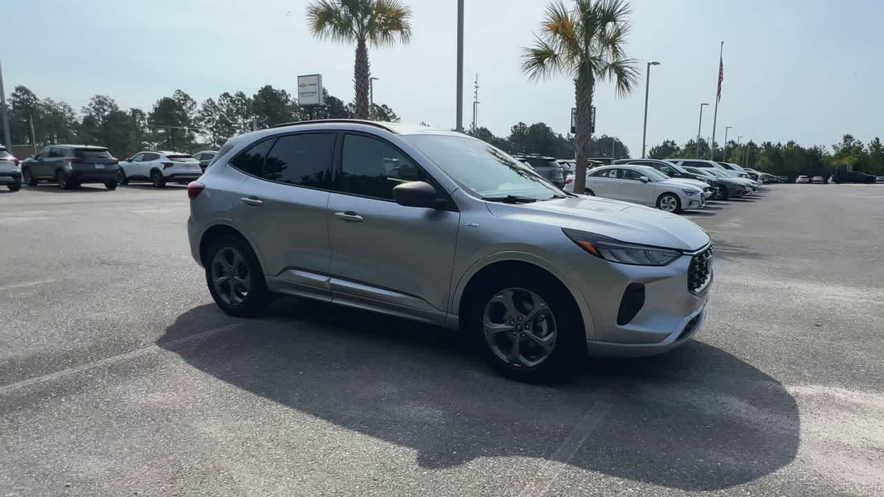 2023 Ford Escape ST-Line photo 2