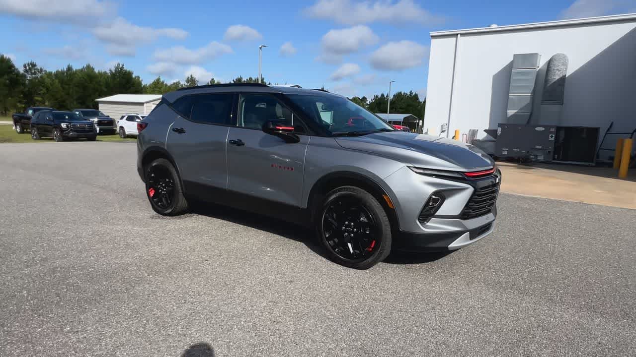 2025 Chevrolet Blazer 2LT photo 2