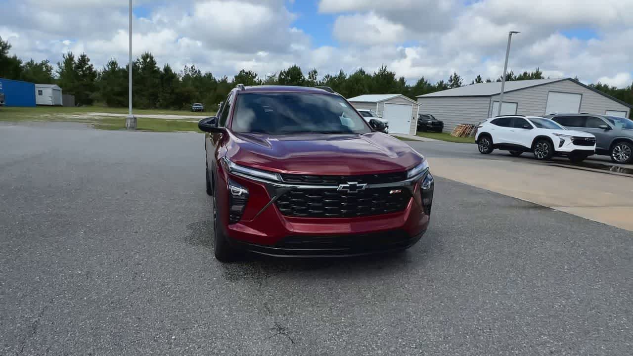 2025 Chevrolet Trax photo 2