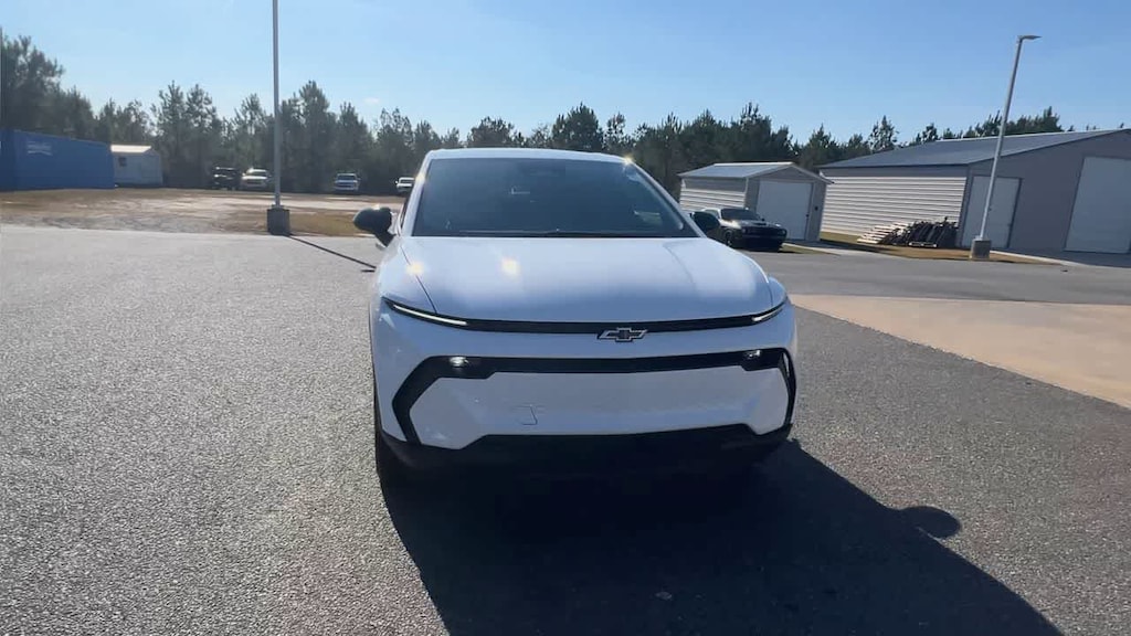 2026 Chevrolet Equinox EV 1LT photo 2