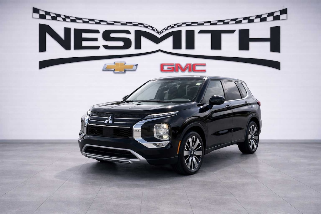 Used 2025 Mitsubishi Outlander SE