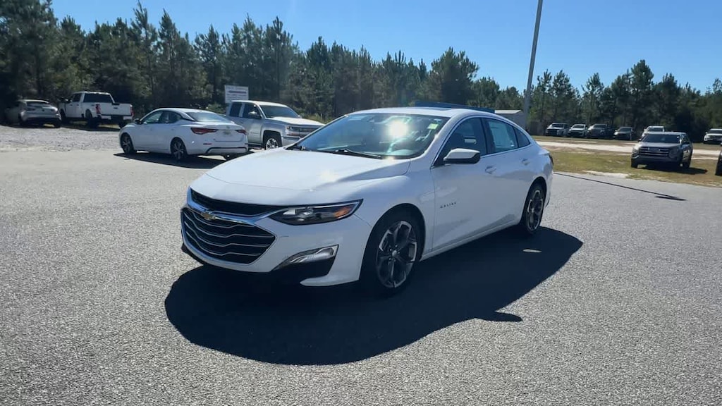 2024 Chevrolet Malibu 1LT photo 3