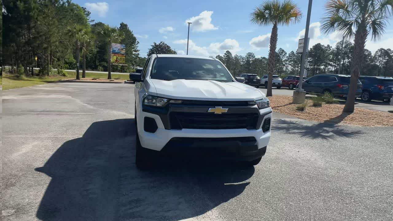 2025 Chevrolet Colorado Work Truck LT photo 2