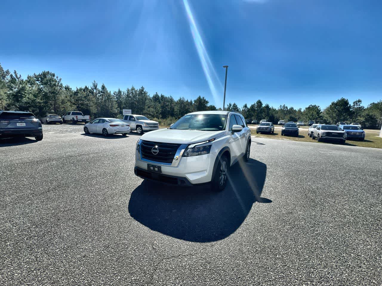 2024 Nissan Pathfinder SV's photo