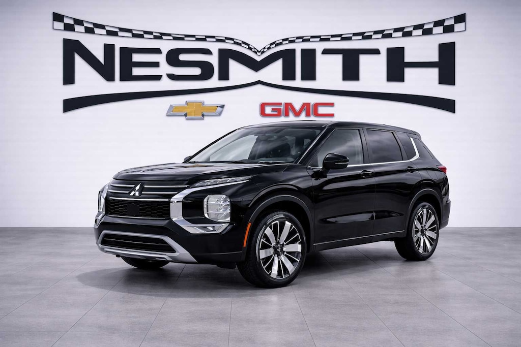 Used 2025 Mitsubishi Outlander SE