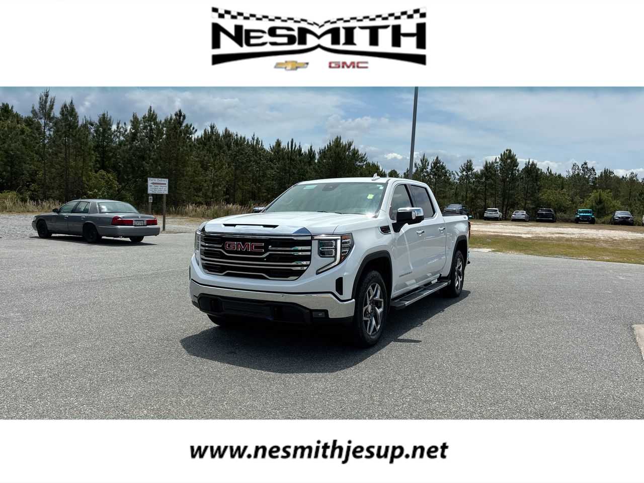 2023 GMC Sierra 4WD Crew Cab Short Box SLT's photo